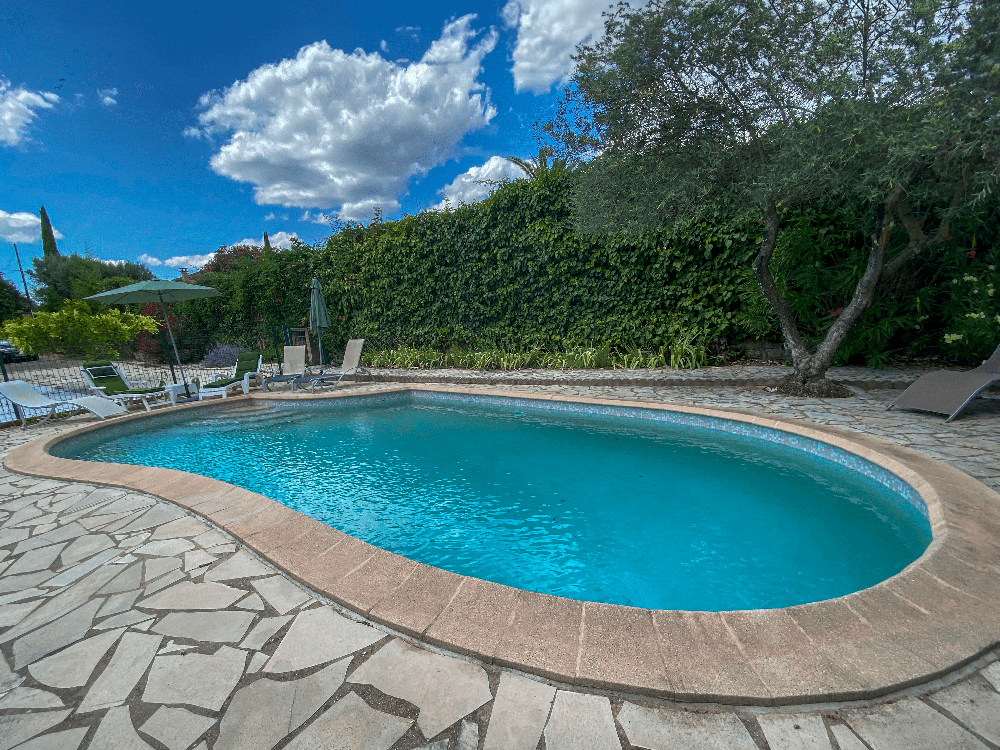 piscine-gite-uzes-le-tilleul-de-bargeton